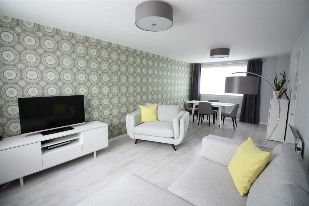 Property photo 2 of 13 Lounge/Dining Room