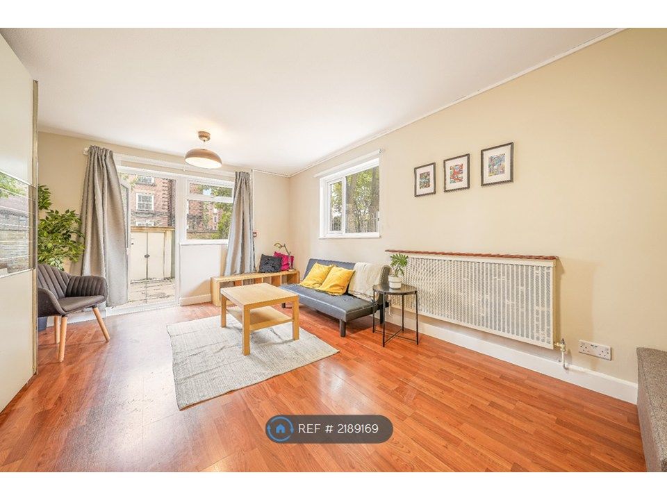 Property photo 1 of 20 Living Room