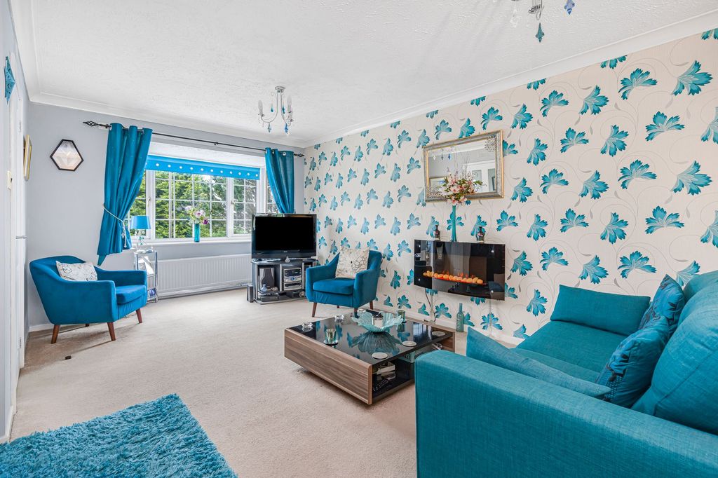Property photo 2 of 39