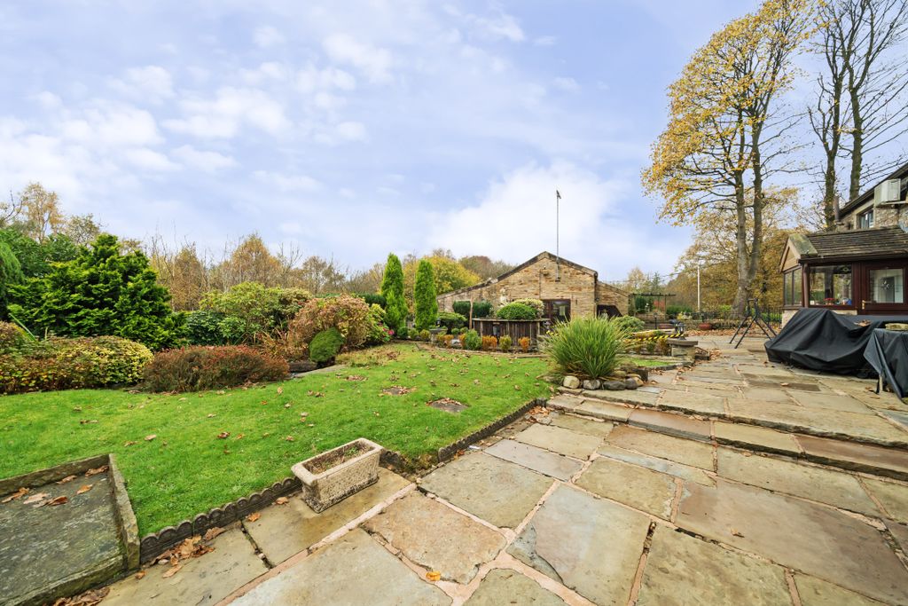 Property photo 3 of 28 Rear Garden