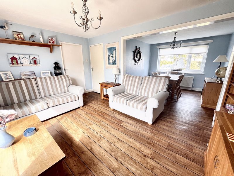 Property photo 3 of 23 Lounge / Diner