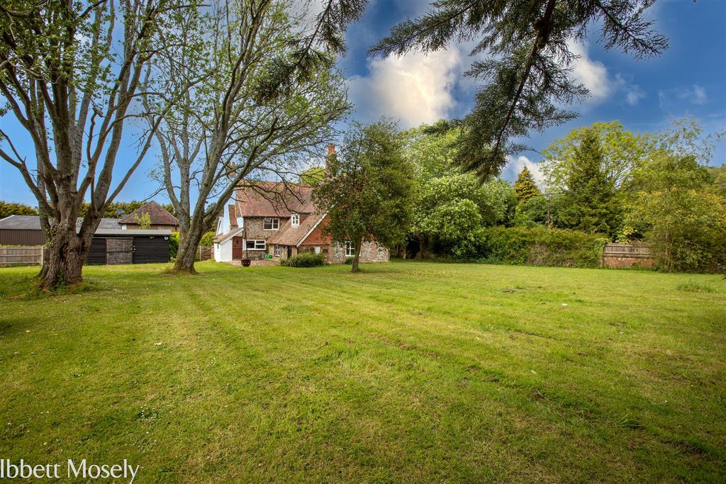 Property photo 1 of 13 86 Back .Jpg