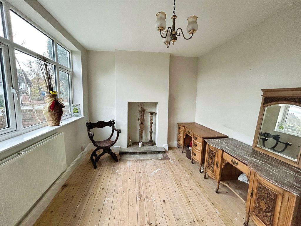 Property photo 3 of 16 Lounge