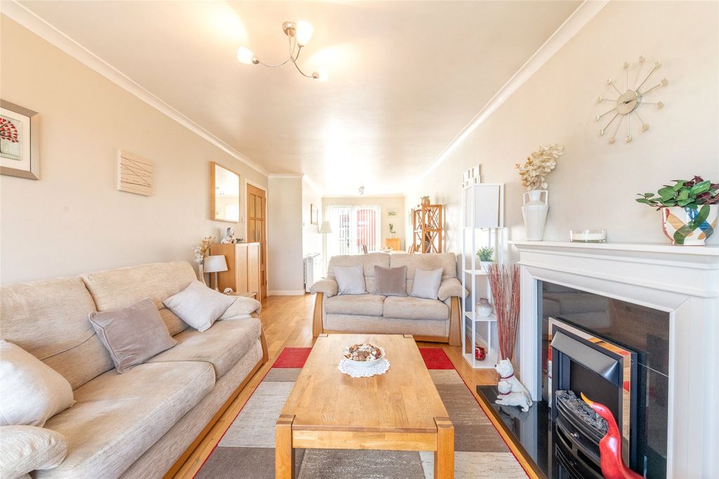 Property photo 3 of 29 3 Chapel Bank