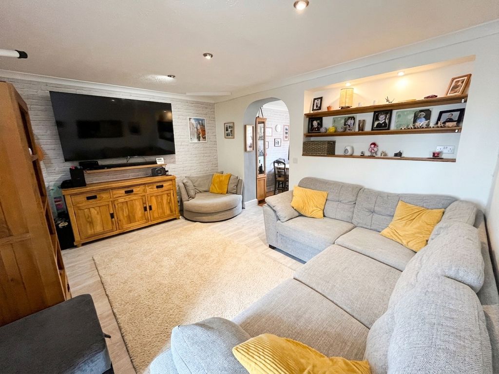 Property photo 2 of 14