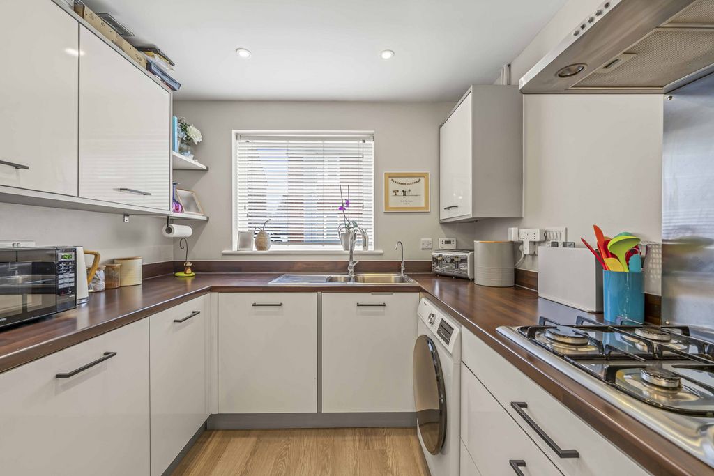 Property photo 3 of 21