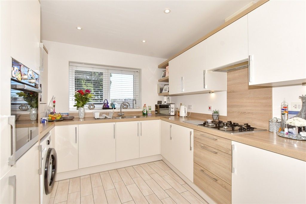 Property photo 3 of 11 Kitchen