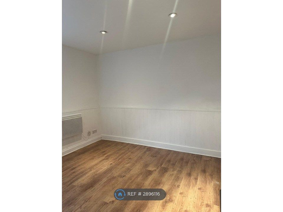 Property photo 2 of 8 Main Space