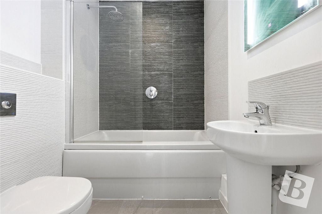 Property photo 3 of 14 Family Bathroom