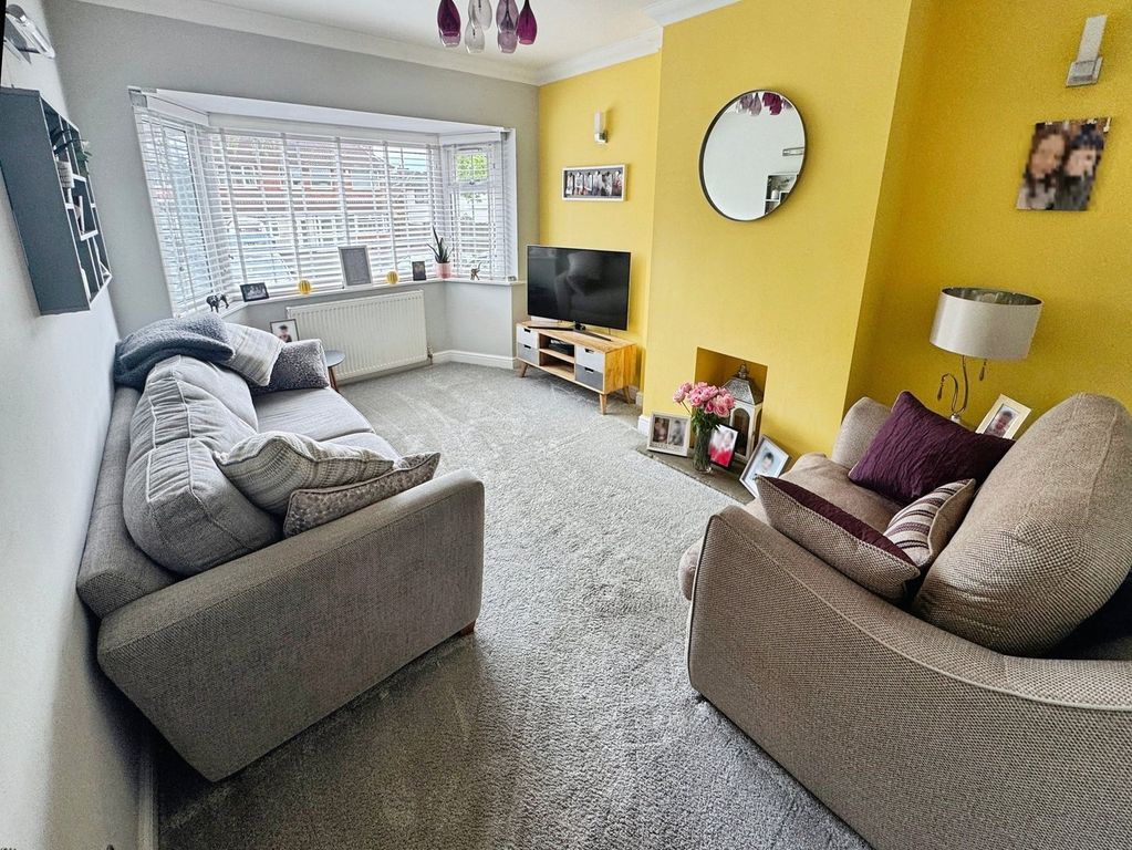 Property photo 2 of 17 Lounge