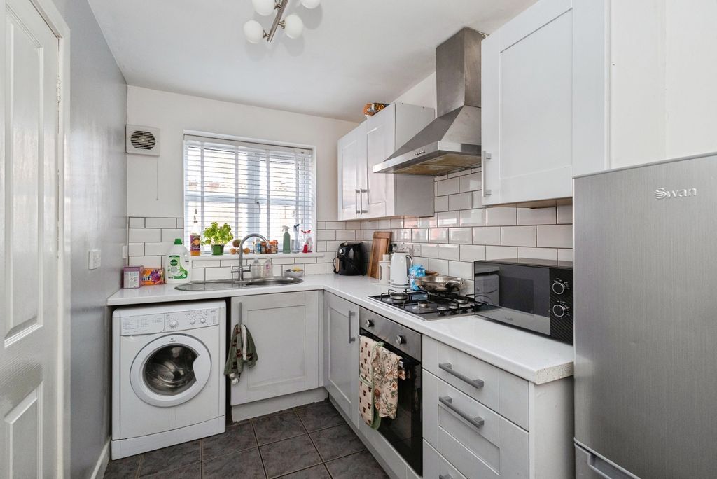 Property photo 2 of 15 Kitchen