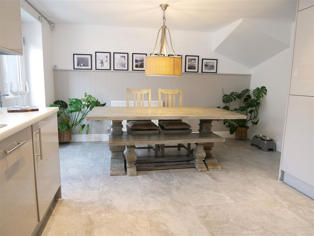 Property photo 3 of 19 Dining Kitchen