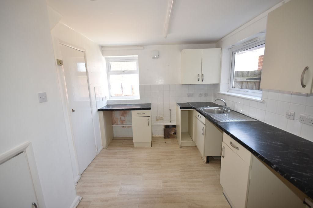 Property photo 3 of 18 Kitchen
