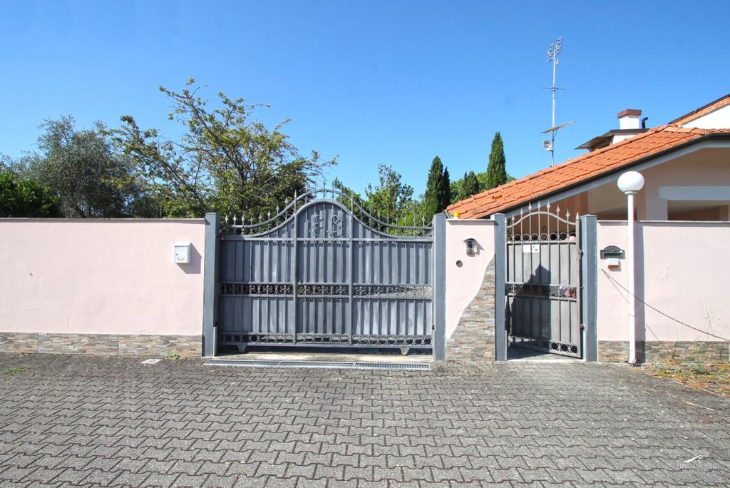 Property photo 3 of 44