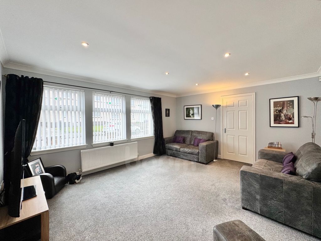 Property photo 3 of 29 Reform Street, Beith Lounge