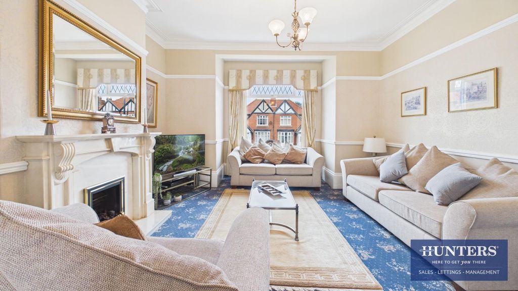 Property photo 3 of 33 Living Room