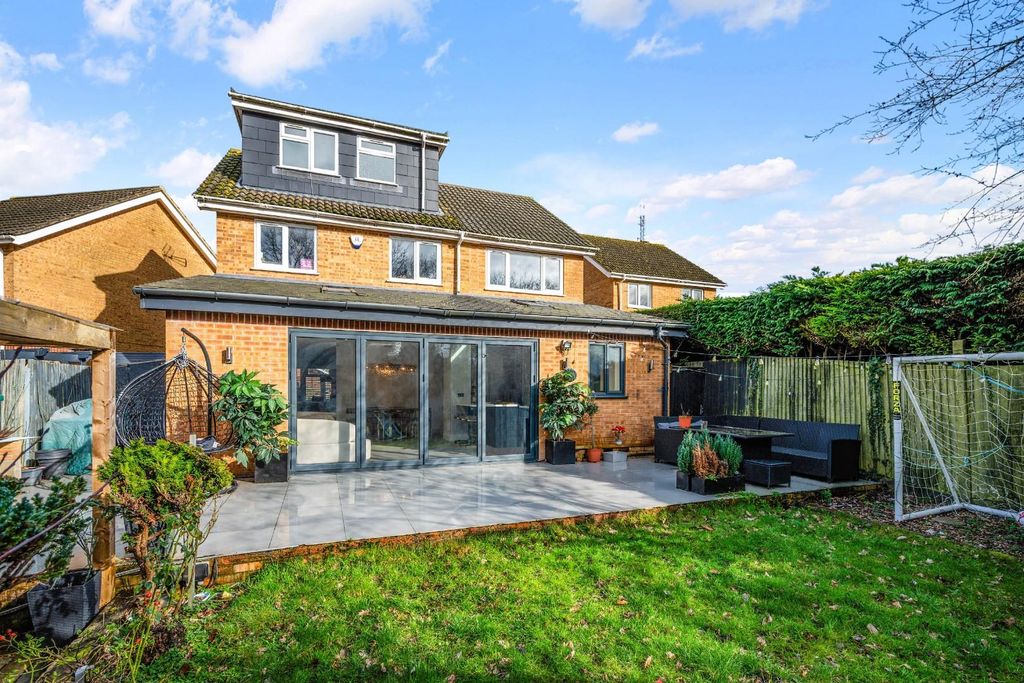 Property photo 1 of 25 Whitegate Way,