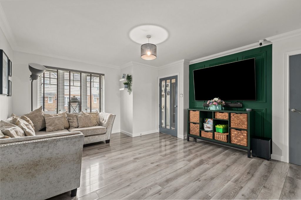 Property photo 2 of 29 5011365