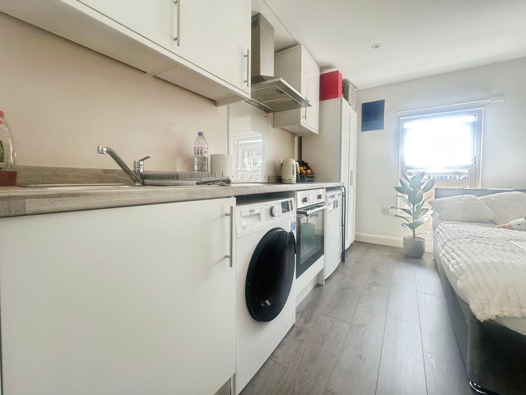 Property photo 2 of 5 Kitchen