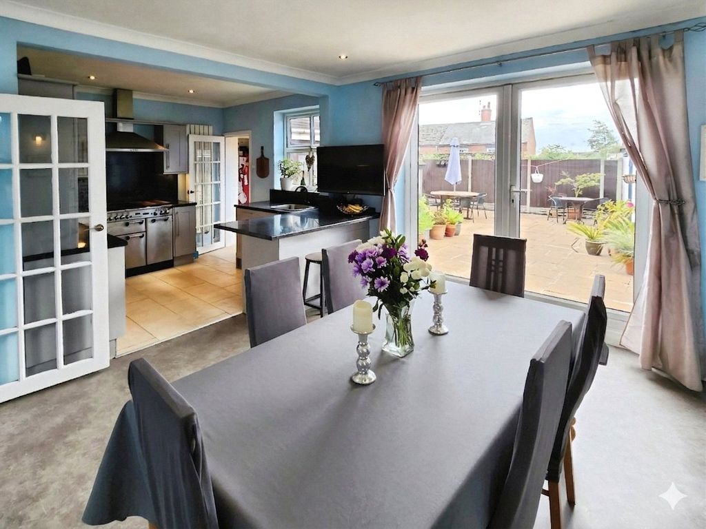 Property photo 3 of 17 Dining Room