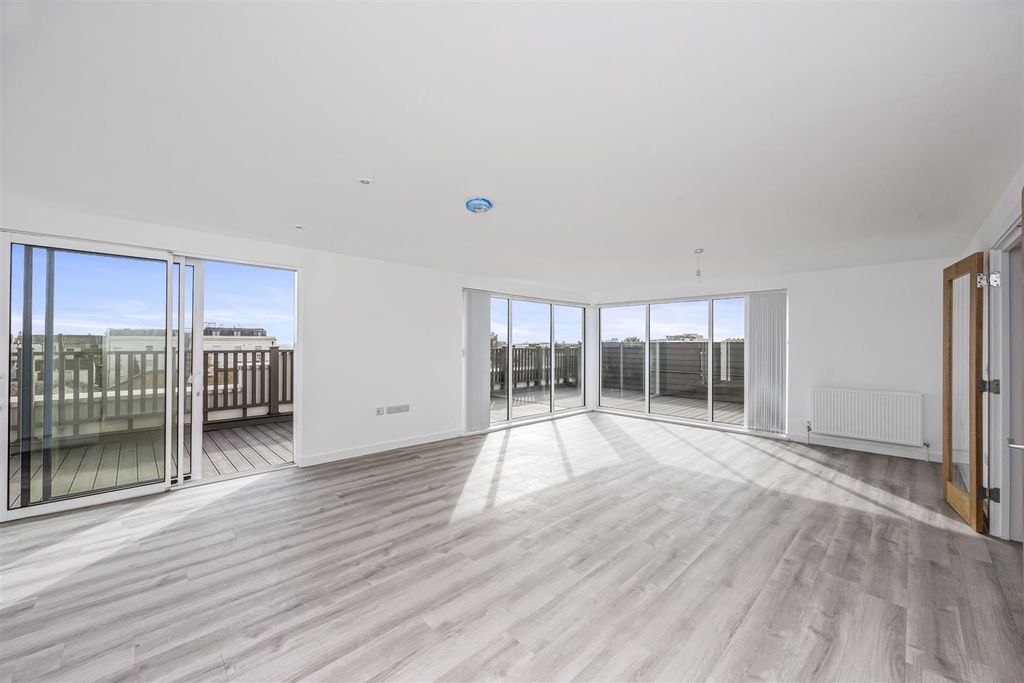 Additional image 14 of 2 bed flat to rentMontague Street, Worthing BN11