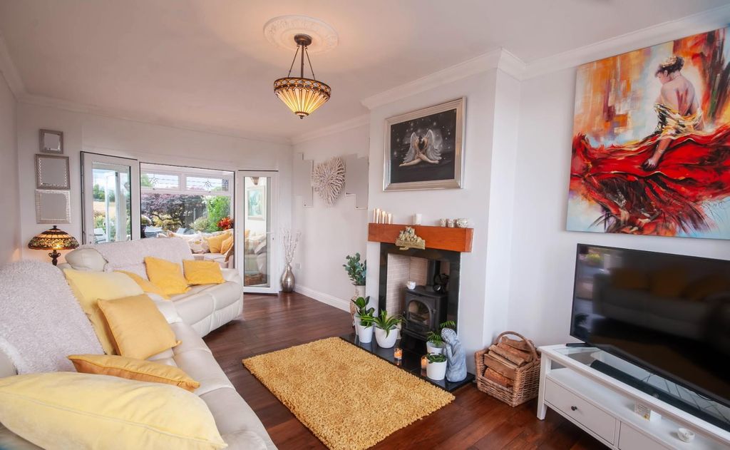 Property photo 2 of 27 Lounge