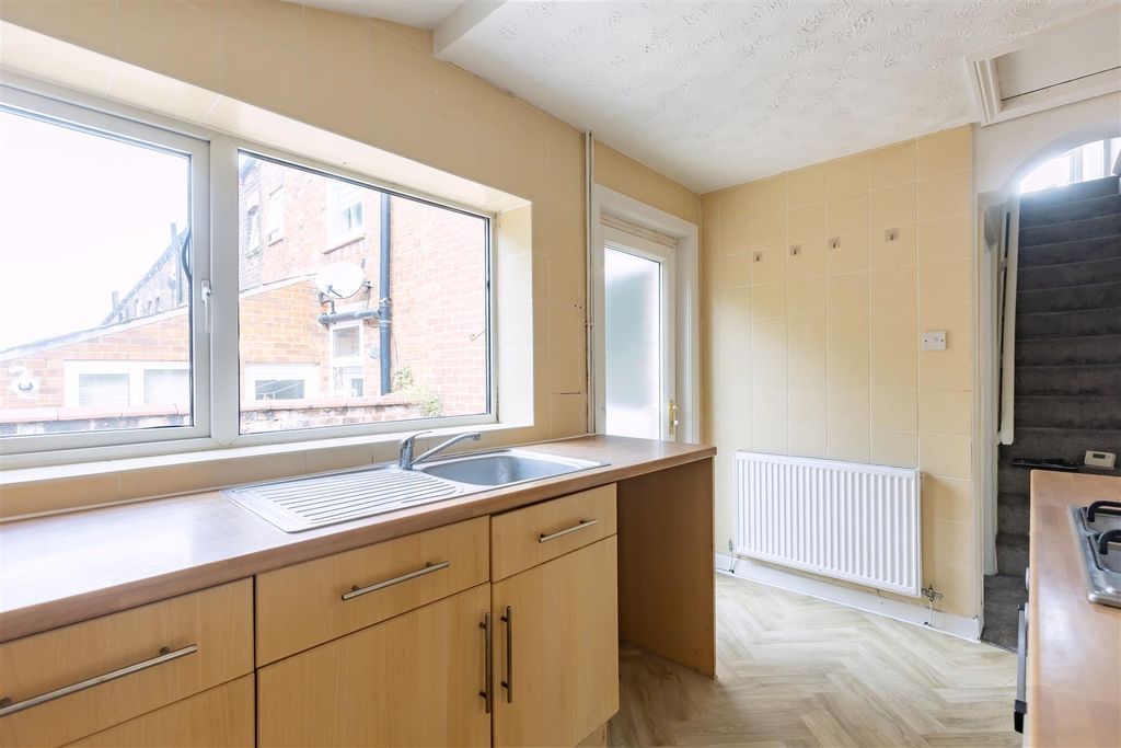Property photo 3 of 19 Kitchen
