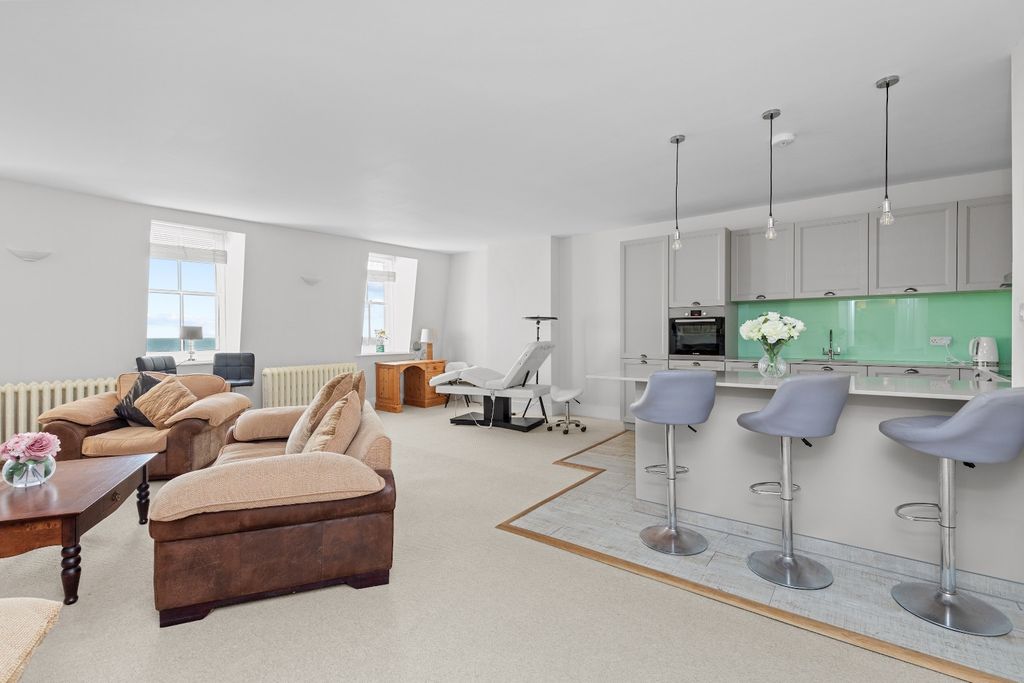 Property photo 2 of 11 3944325