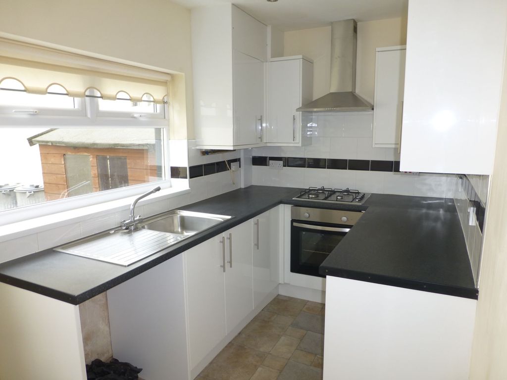 Property photo 3 of 11 Kitchen