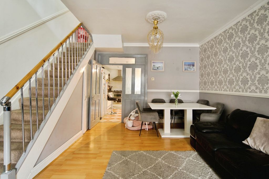 Property photo 3 of 13 Pbox-Img.Jpg