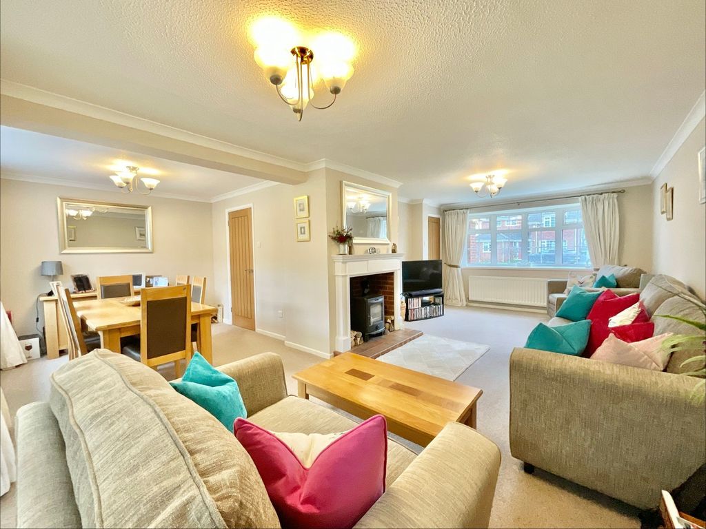 Property photo 3 of 27