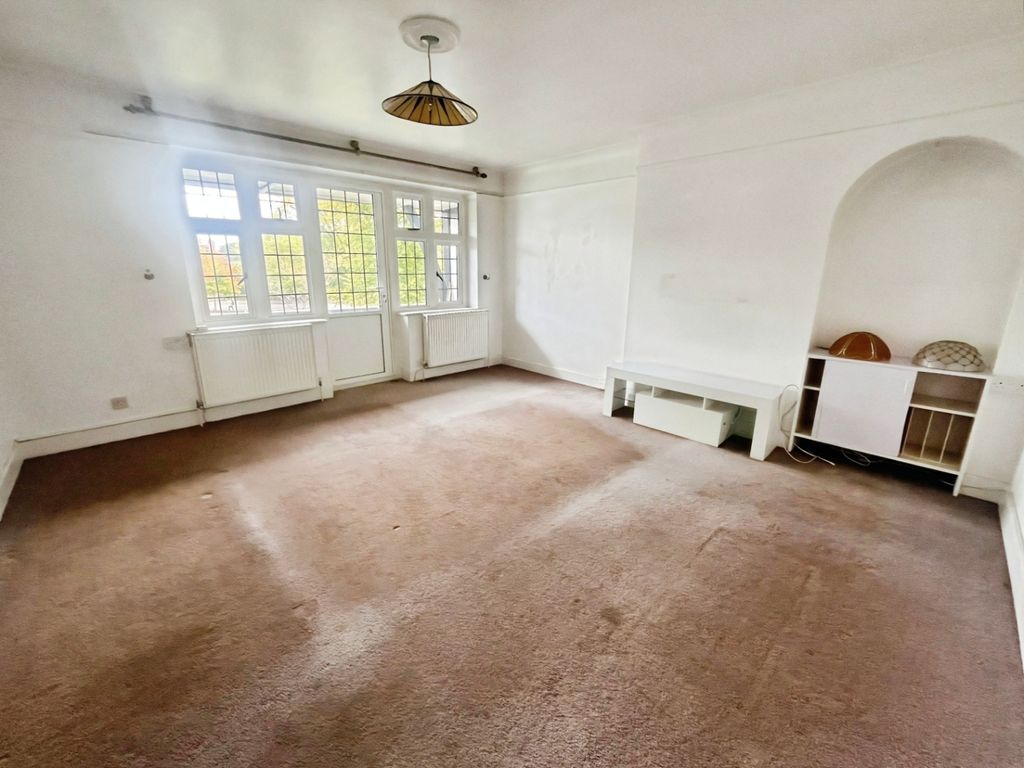 Property photo 2 of 12 Pbox-Img.Jpeg