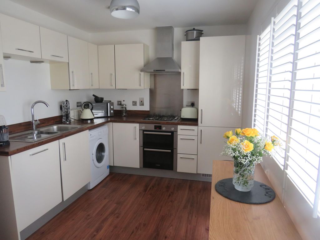 Property photo 2 of 12 Kitchen