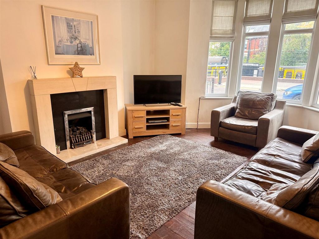 Property photo 1 of 11 Lounge.Jpg