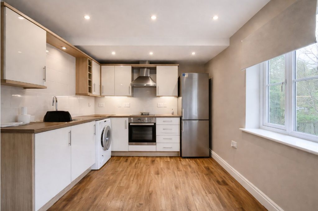 Property photo 3 of 8 Kitchen