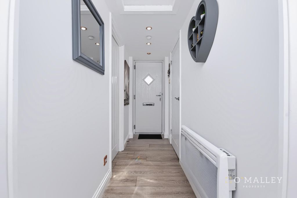 Property photo 2 of 12 Hallway