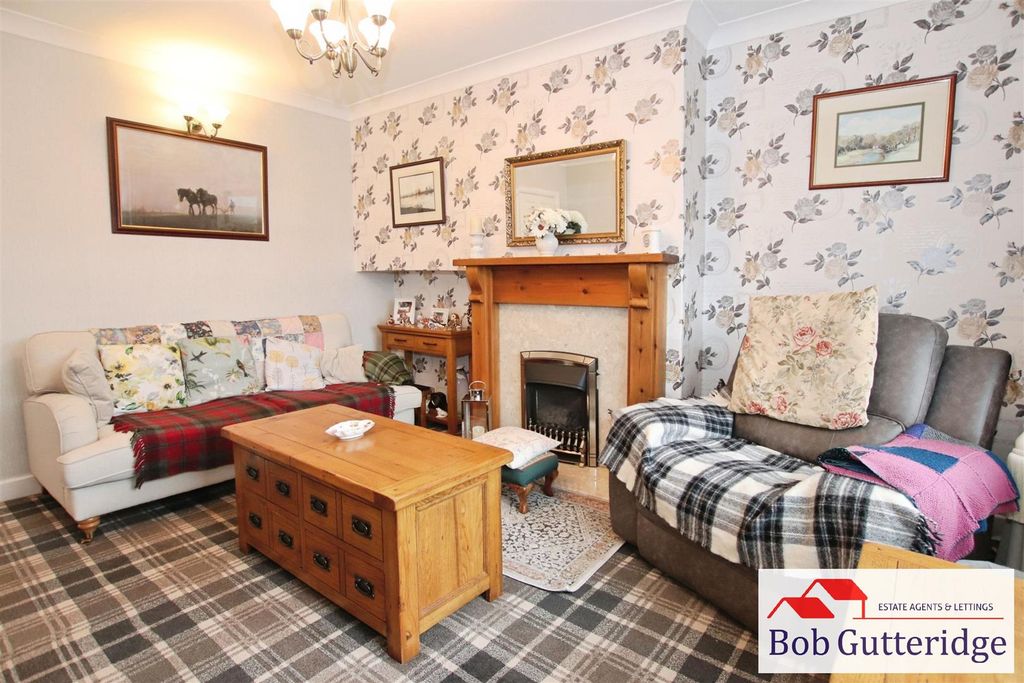 Property photo 2 of 24 Lounge