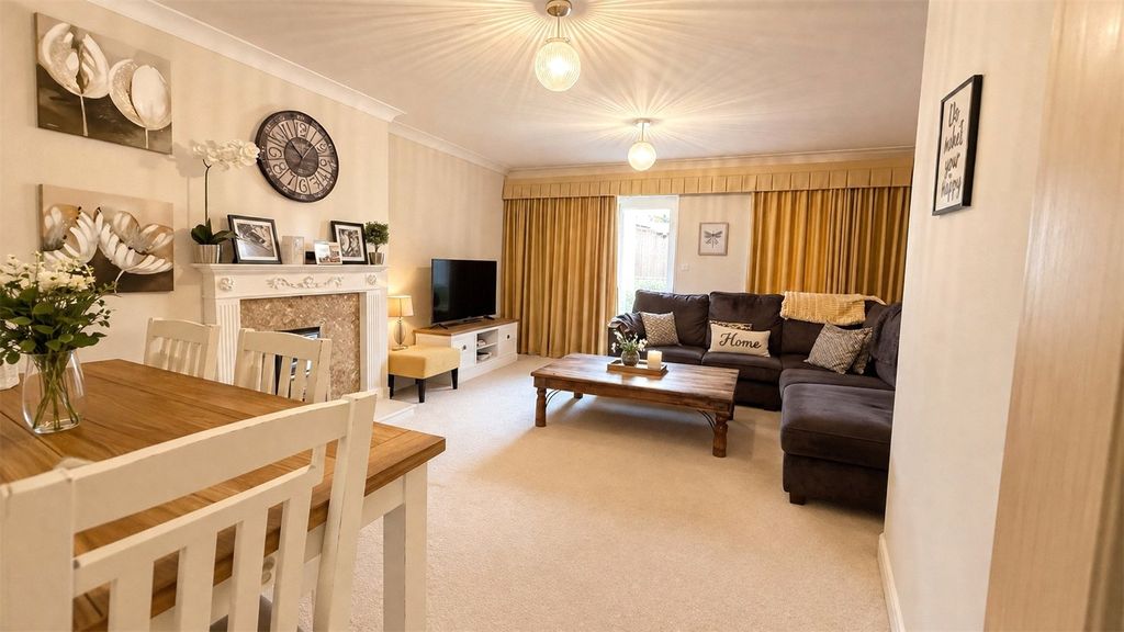 Property photo 2 of 10 Sitting Room
