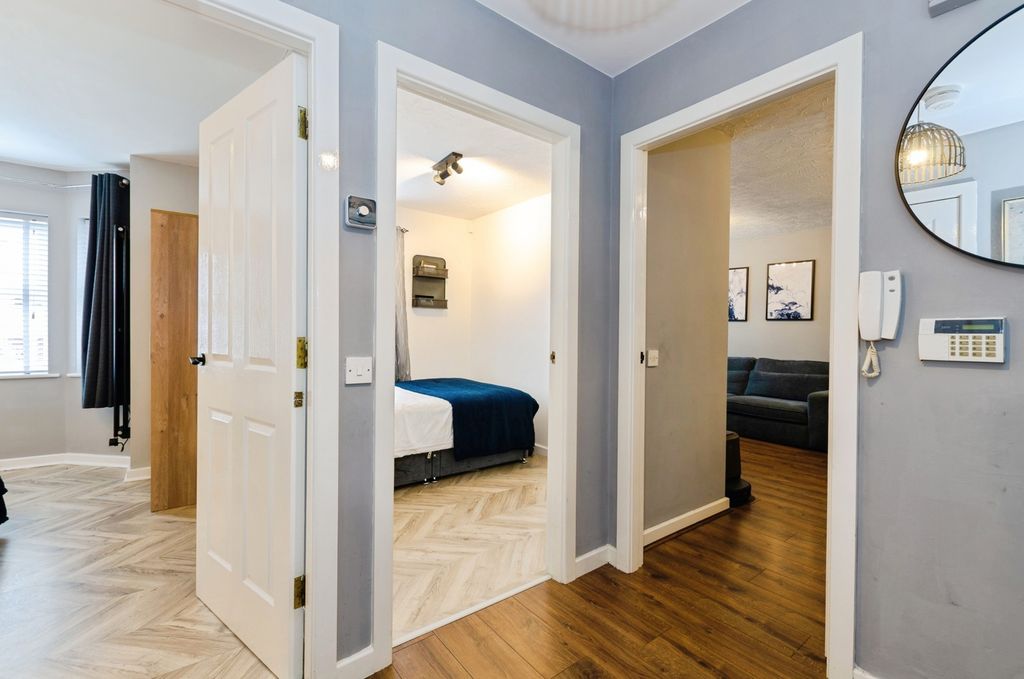 Property photo 3 of 17 Inner Hall