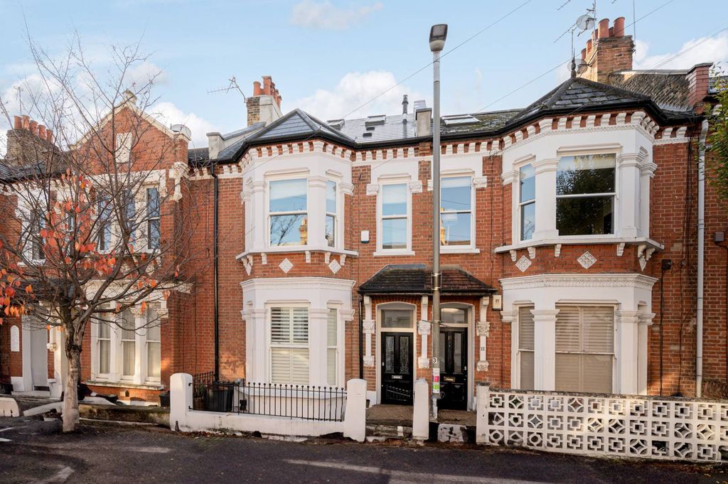 Property photo 1 of 28