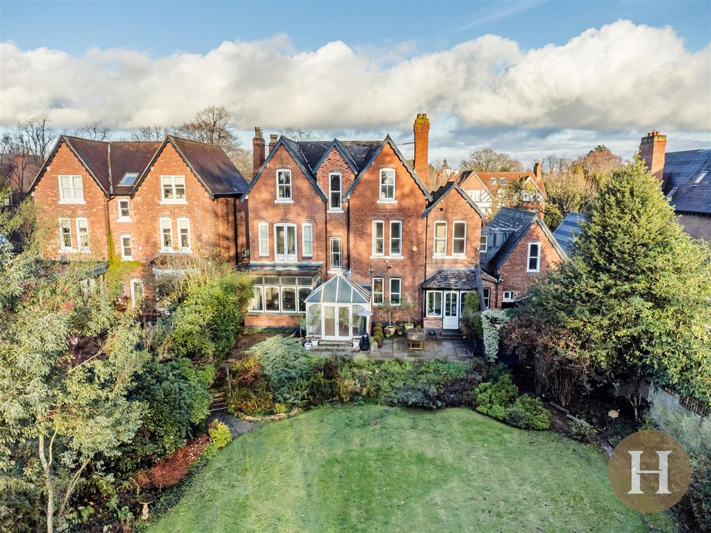 Property photo 2 of 70 Hadleigh Estate Agents-77.Jpg