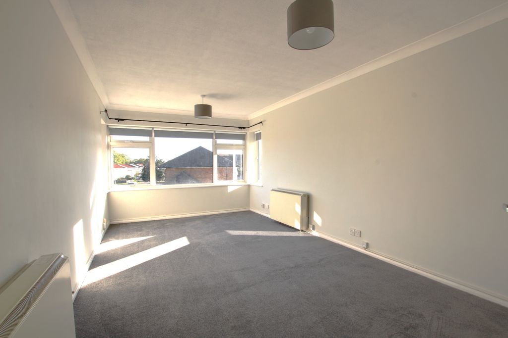 Property photo 2 of 7 2 Lounge.Jpg