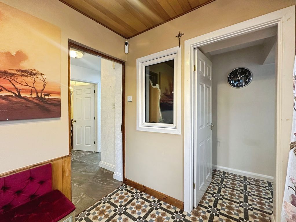 Property photo 2 of 18 Hallway