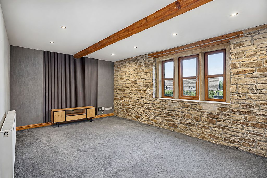 Property photo 2 of 33