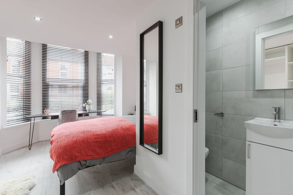 Property photo 2 of 5 Bright And Modern Bedroom With A Large Front-Facin...