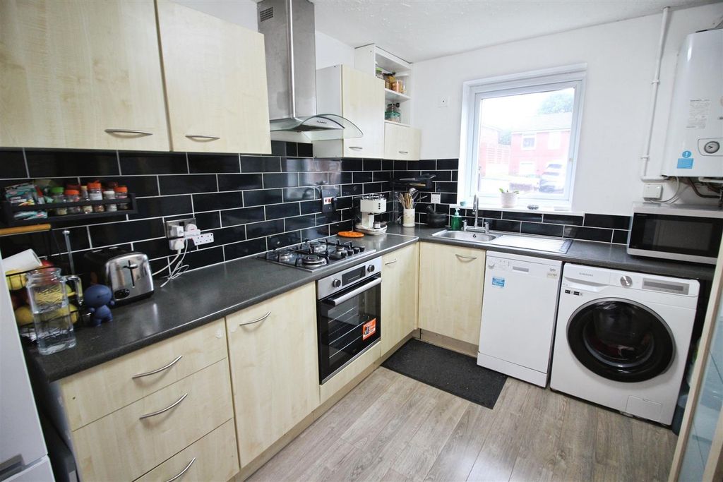 Property photo 2 of 17 Kitchen/Diner