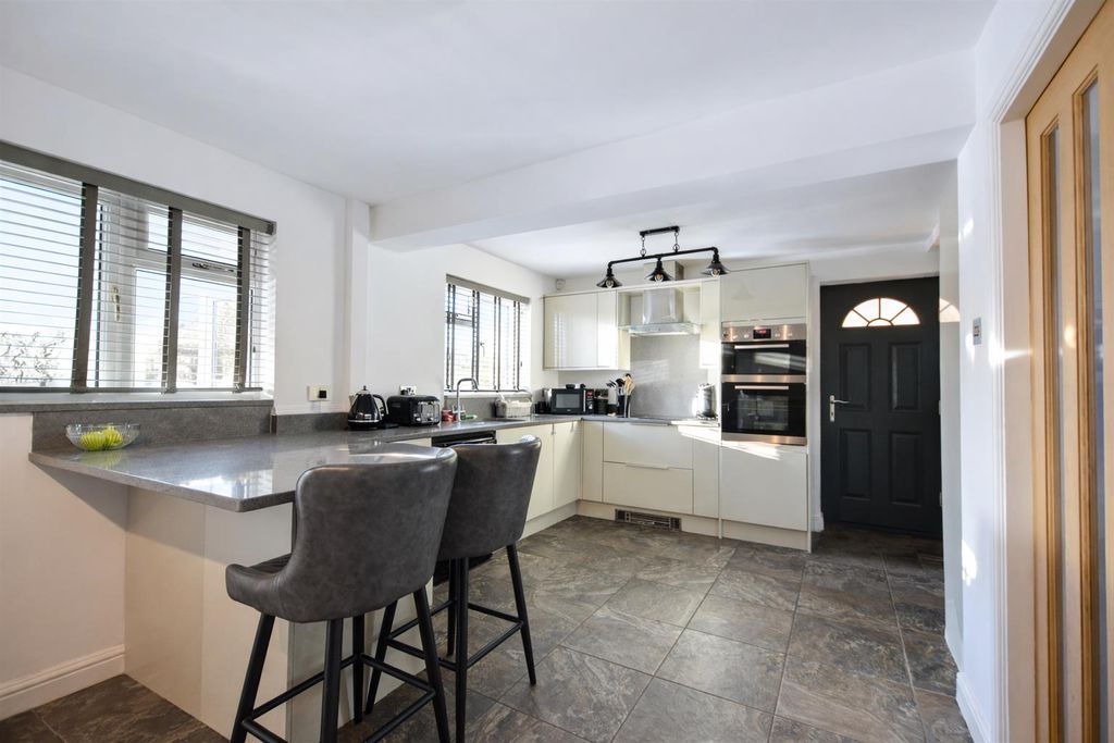 Property photo 3 of 32 Epsom Kitchen.Png