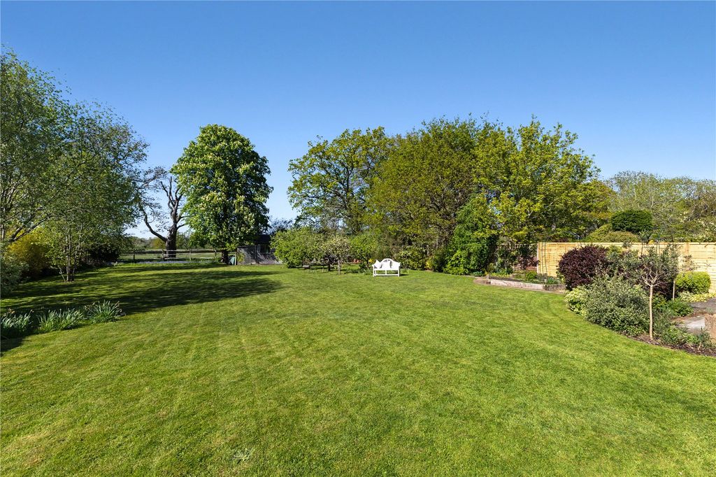 Property photo 2 of 32 Garden