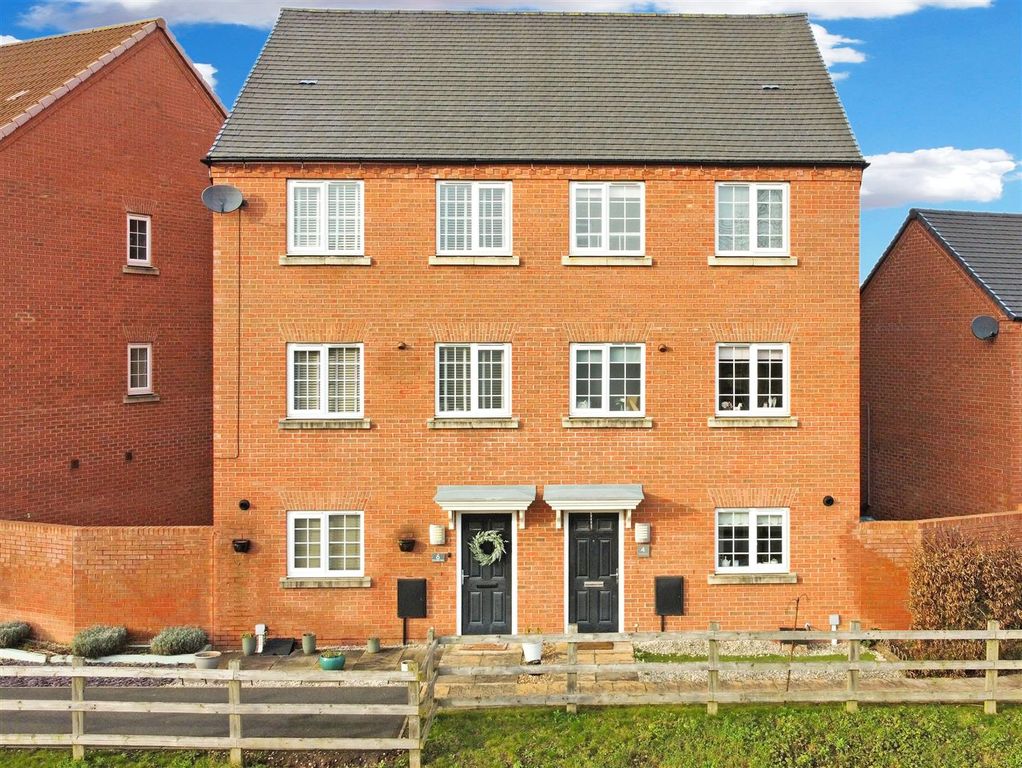 Property photo 1 of 19 Elevated Front Aspect 748