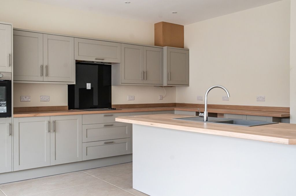 Additional image 5 of 3 bed detached bungalow for saleNewark Road, North Hykeham, Lincoln, Lincolnshire LN6